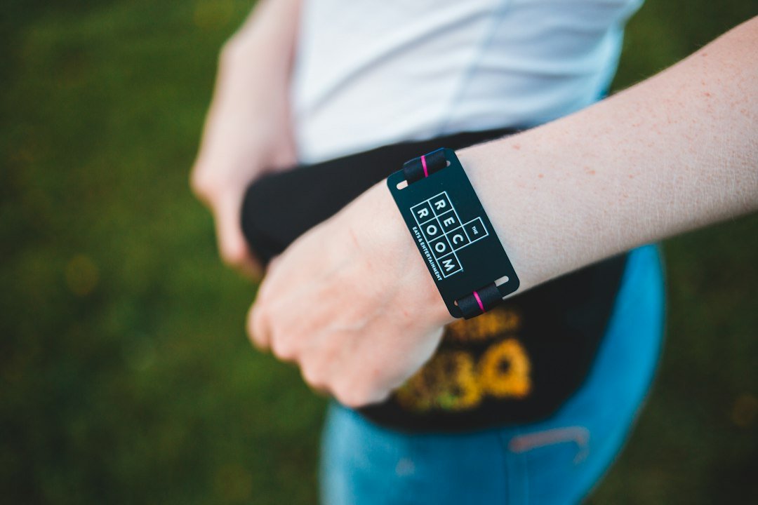 Person wearing a screenless fitness recovery band
